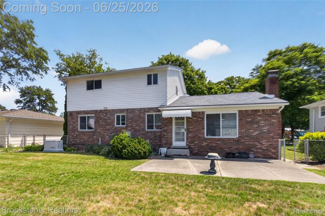 1018 Virginia Avenue, Marysville, MI 48040