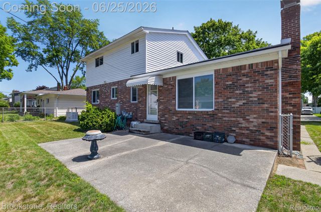 1018 Virginia Avenue, Marysville, MI 48040