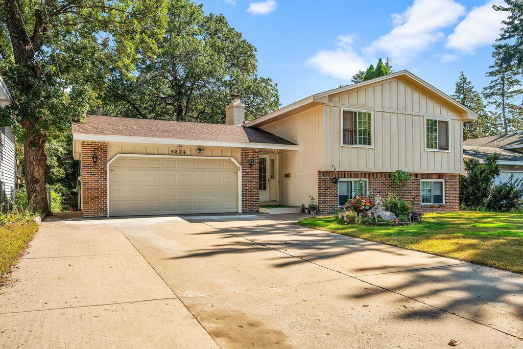 5824 Orchard Avenue N, Crystal, MN 55429