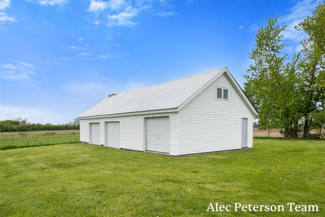 15727 40th Avenue, Coopersville, MI 49404