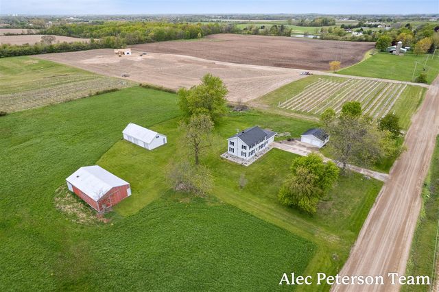 15727 40th Avenue, Coopersville, MI 49404
