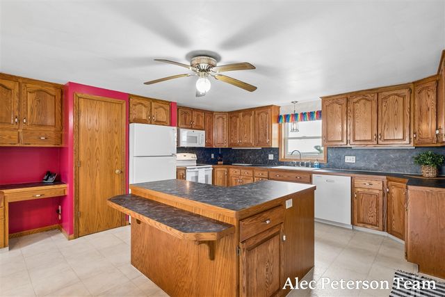 15727 40th Avenue, Coopersville, MI 49404