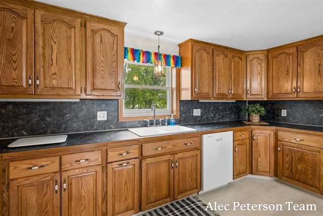 15727 40th Avenue, Coopersville, MI 49404