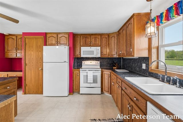 15727 40th Avenue, Coopersville, MI 49404