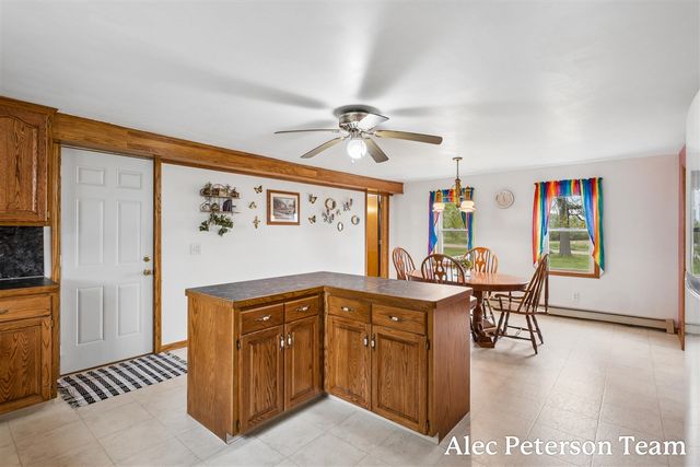 15727 40th Avenue, Coopersville, MI 49404
