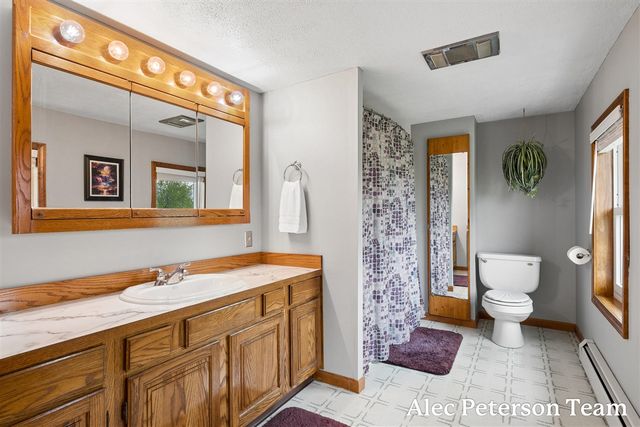 15727 40th Avenue, Coopersville, MI 49404