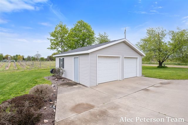 15727 40th Avenue, Coopersville, MI 49404