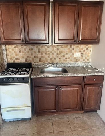 2610 W Berwyn Avenue 208, Chicago, IL 60625