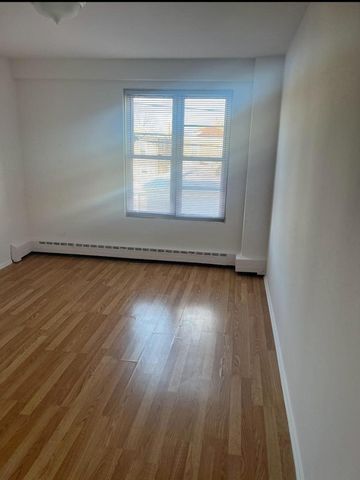 2610 W Berwyn Avenue 208, Chicago, IL 60625