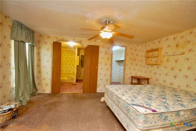 486 County Road 95d, Moulton, TX 77975