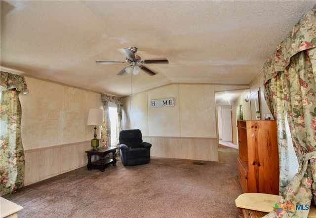 486 County Road 95d, Moulton, TX 77975