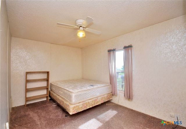 486 County Road 95d, Moulton, TX 77975