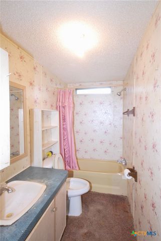 486 County Road 95d, Moulton, TX 77975