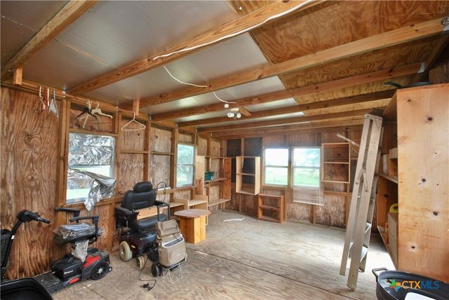 486 County Road 95d, Moulton, TX 77975