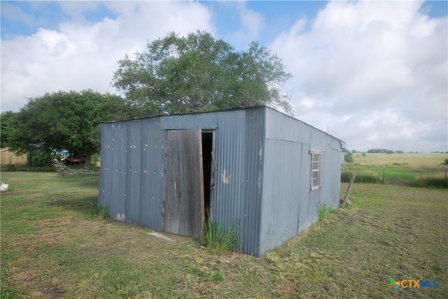 486 County Road 95d, Moulton, TX 77975