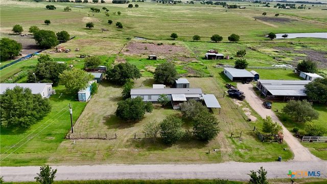 486 County Road 95d, Moulton, TX 77975