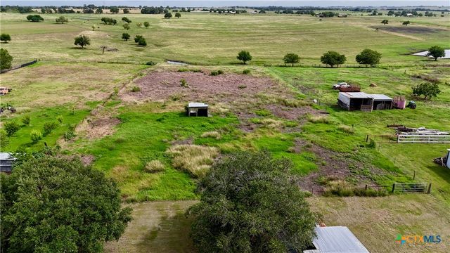 486 County Road 95d, Moulton, TX 77975