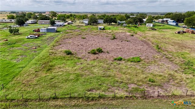 486 County Road 95d, Moulton, TX 77975