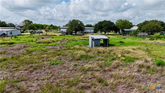 486 County Road 95d, Moulton, TX 77975