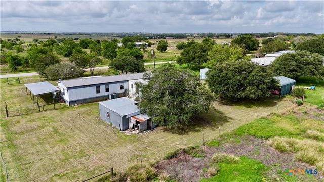 486 County Road 95d, Moulton, TX 77975