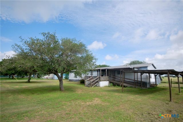 486 County Road 95d, Moulton, TX 77975