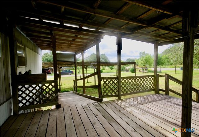 486 County Road 95d, Moulton, TX 77975