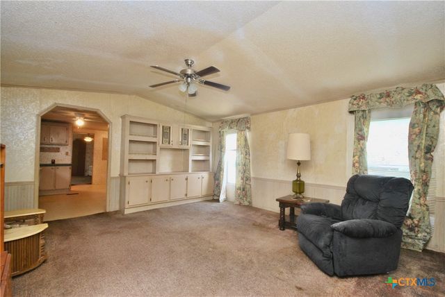 486 County Road 95d, Moulton, TX 77975