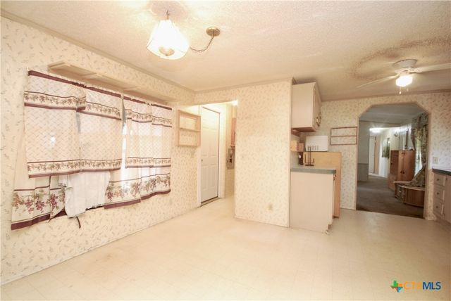 486 County Road 95d, Moulton, TX 77975
