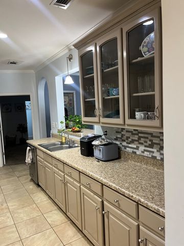 107 Rosewood Dr., Dothan, AL 36301