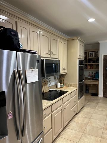 107 Rosewood Dr., Dothan, AL 36301