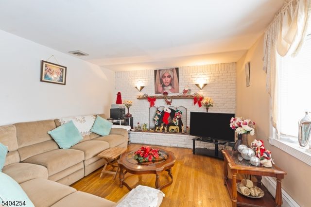 220 Montrose Ave, South Plainfield Boro, NJ 07080