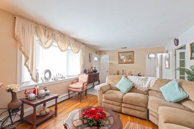 220 Montrose Ave, South Plainfield Boro, NJ 07080