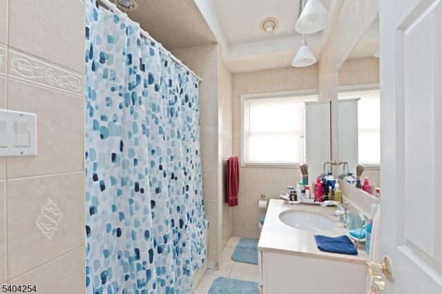 220 Montrose Ave, South Plainfield Boro, NJ 07080