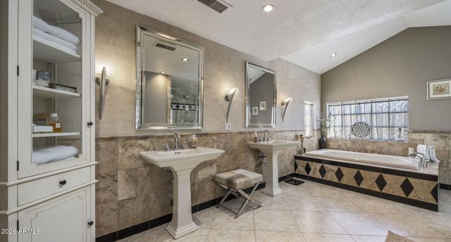 8119 E PARKVIEW Lane, Scottsdale, AZ 85255