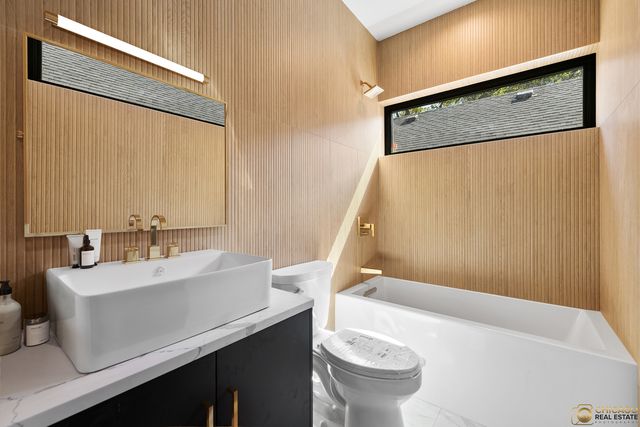 1143 Clinton Avenue, Oak Park, IL 60304