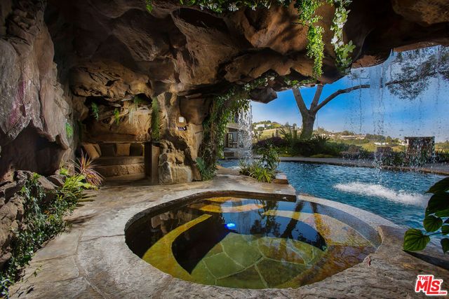 10066 Cielo Drive, Beverly Hills, CA 90210