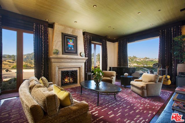 10066 Cielo Drive, Beverly Hills, CA 90210