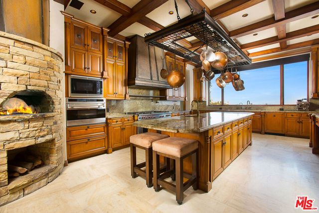 10066 Cielo Drive, Beverly Hills, CA 90210