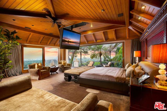 10066 Cielo Drive, Beverly Hills, CA 90210