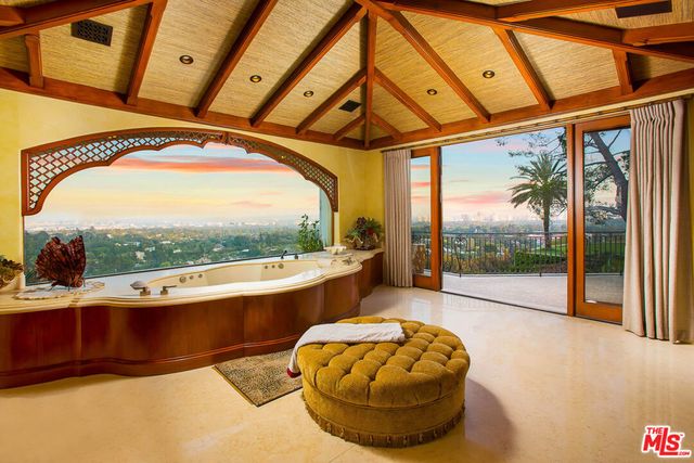 10066 Cielo Drive, Beverly Hills, CA 90210