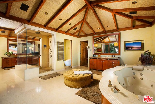 10066 Cielo Drive, Beverly Hills, CA 90210