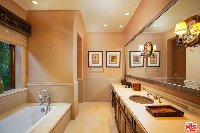 10066 Cielo Drive, Beverly Hills, CA 90210