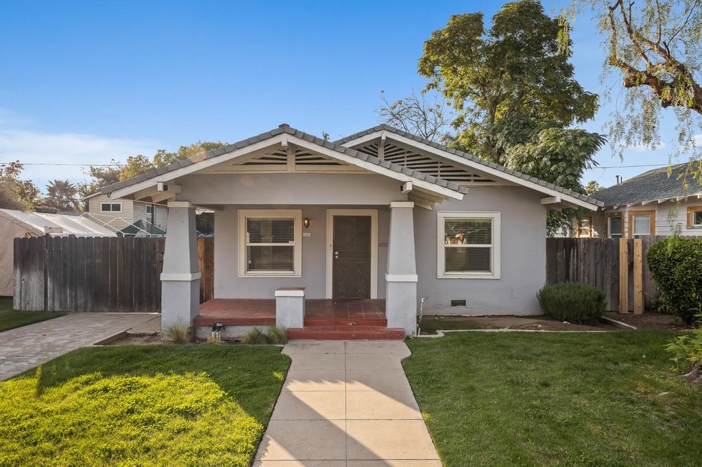 1371 N Roosevelt Avenue, Fresno, CA 93728