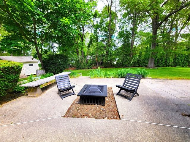 3 Overlook Dr, Chelmsford, MA 01824