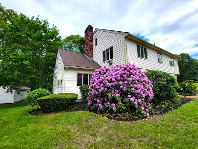 3 Overlook Dr, Chelmsford, MA 01824