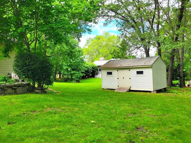3 Overlook Dr, Chelmsford, MA 01824