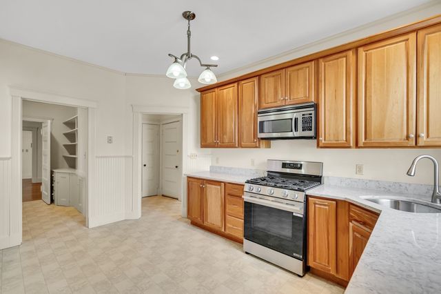 457 Washington 2, Newton, MA 02458