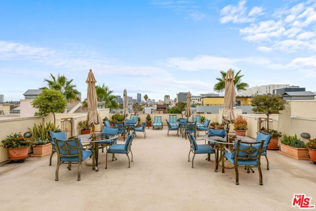 132 S MAPLE Drive PH4, Beverly Hills, CA 90212