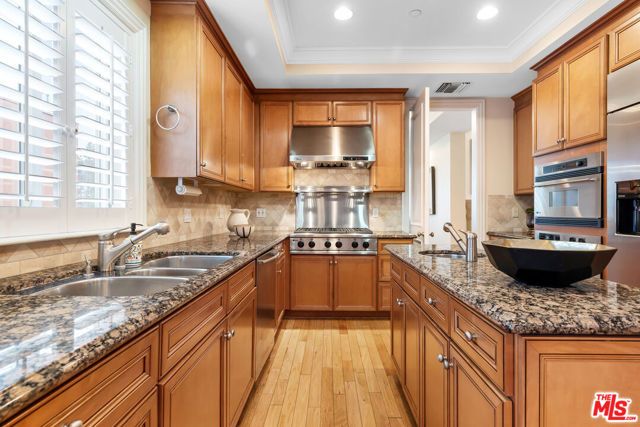 132 S MAPLE Drive PH4, Beverly Hills, CA 90212