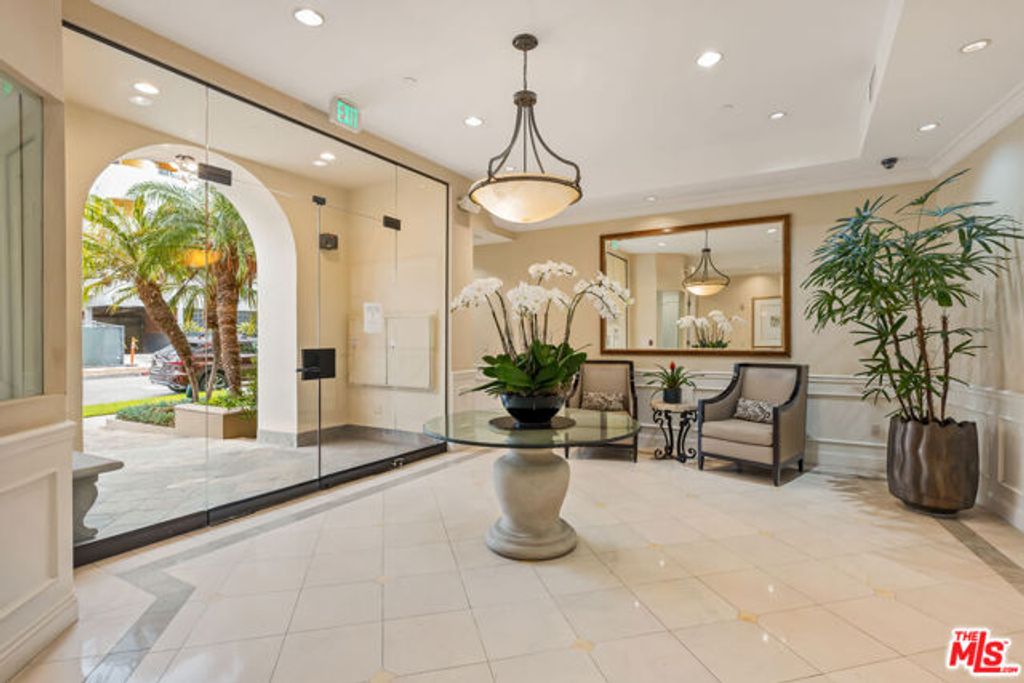 132 S MAPLE Drive PH4, Beverly Hills, CA 90212